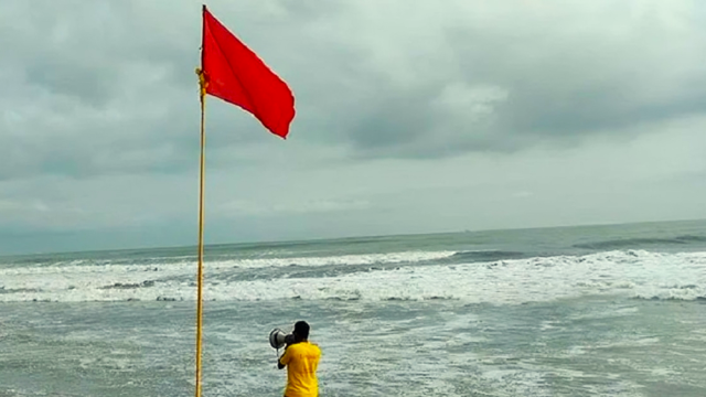 সমুদ্র বন্দরে ৩ নম্বর সতর্কতা সংকেত