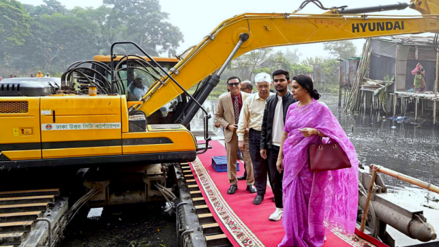 লালগালিচায় হেঁটে খাল খনন উদ্বোধন করলেন ৩ উপদেষ্টা