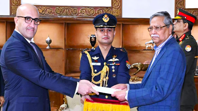 বাংলাদেশ থেকে পণ্য নিতে তিন দেশের প্রতি আহ্বান রাষ্ট্রপতির