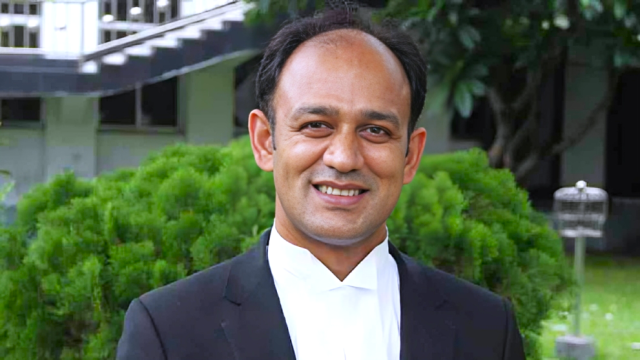 ব্যারিস্টার সুমন গ্রেপ্তার