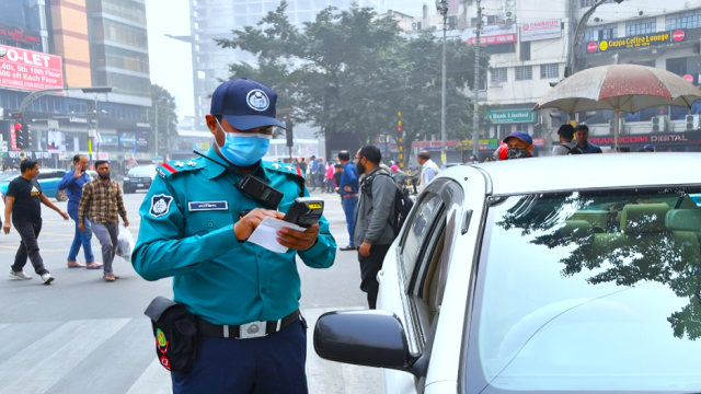 রাজধানীতে ট্রাফিক আইন লঙ্ঘনে ডিএমপির ১৯৬৯ মামলা