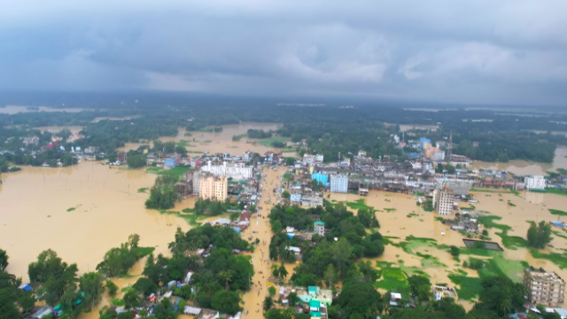 বন্যায় ক্ষতিগ্রস্ত ৪৮ লাখের বেশি মানুষ, মৃতের সংখ্যা ১৮