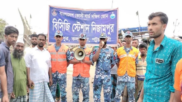 ঘূর্ণিঝড় রিমাল: সমুদ্র বন্দরে ৩ নম্বর স্থানীয় সতর্ক সংকেত জারি