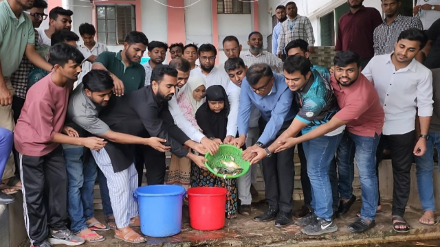 জুলাই শহীদদের স্মরণে হাবিবুল্লাহ বাহার কলেজ ছাত্রদলের মাছের পোনা অবমুক্তকরণ