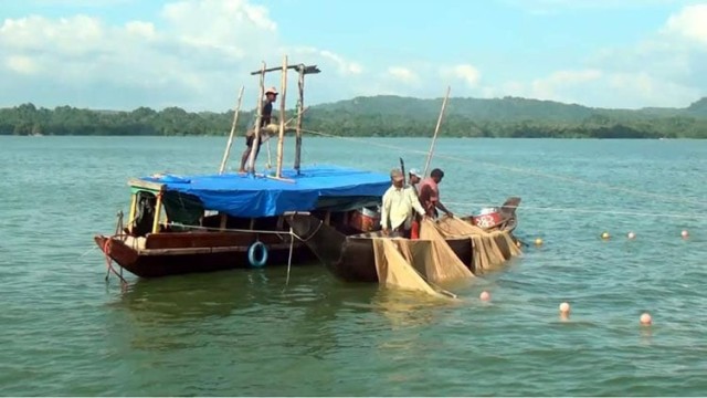 কাপ্তাই হ্রদে মাছ শিকারে ৩ মাসের নিষেধাজ্ঞা