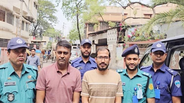 জবি ছাত্রীর আত্মহত্যা: সহকারী প্রক্টর ও আম্মান রিমান্ডে