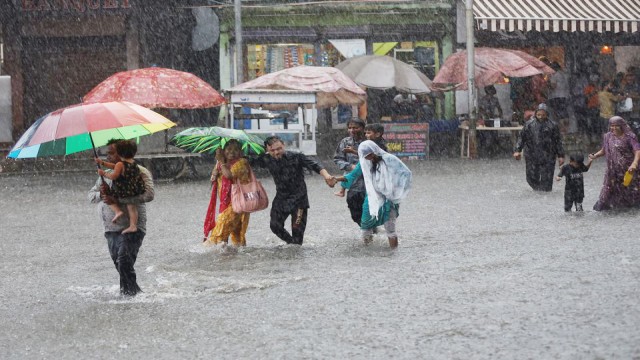 দেশের বিভিন্ন স্থানে গত ২৪ ঘণ্টায় প্রচুর পরিমানে বৃষ্টি হয়েছে। আবহাওয়া অধিদপ্তর বলছে, বৃষ্টির তীব্...