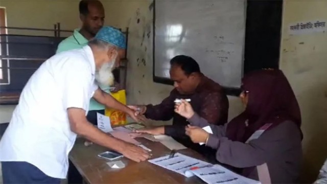 ৬০ উপজেলায় চলছে ভোটগ্রহণ