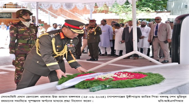 জাতির পিতার সমাধিতে নবনিযুক্ত সেনাপ্রধানের শ্রদ্ধা