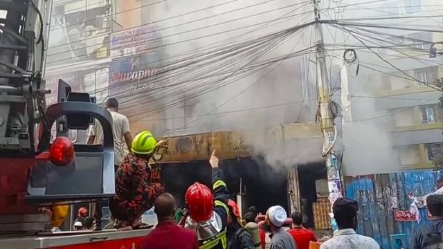 রাজধানীর উত্তরায় রেস্তোরাঁর আগুন নিয়ন্ত্রণে, জীবিত উদ্ধার ৭